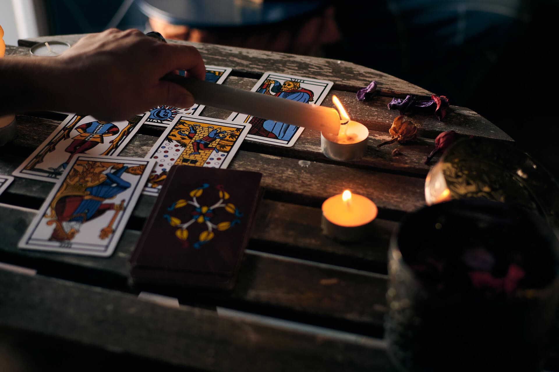 2025 Tarot-Lesung: Umfassender Leitfaden zu Vorsichtsmaßnahmen und Tabus